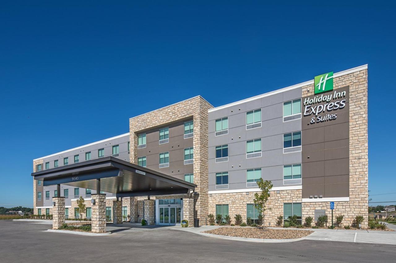 Holiday Inn Express & Suites - West Omaha - Elkhorn, An Ihg Hotel Exterior photo